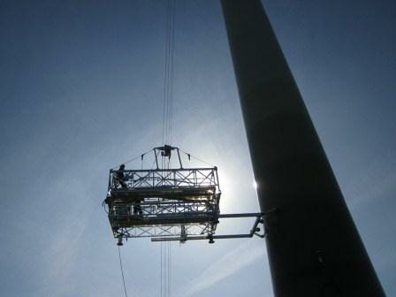Repair of a rotor blade with the help of a rotor blade moving system at the Falaise wind farm.